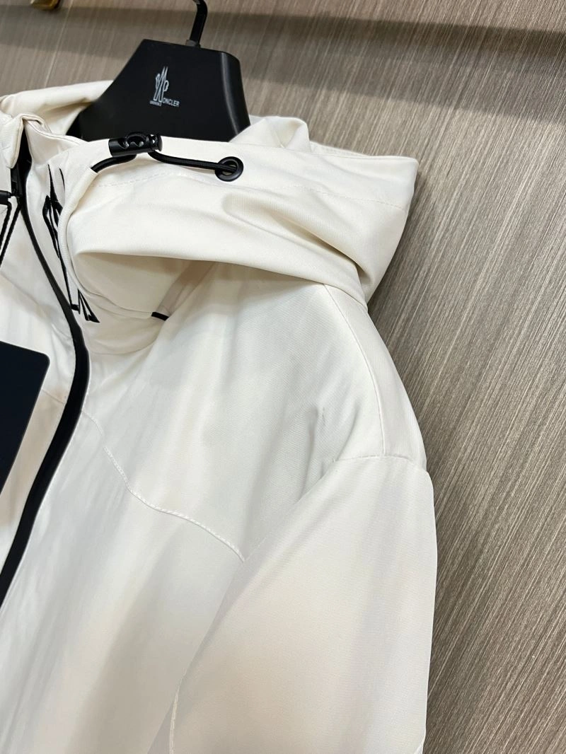 Resilient Moncler Outwear 142486