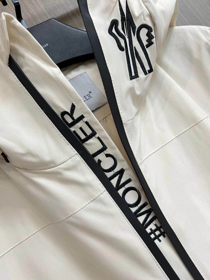 Resilient Moncler Outwear 142486