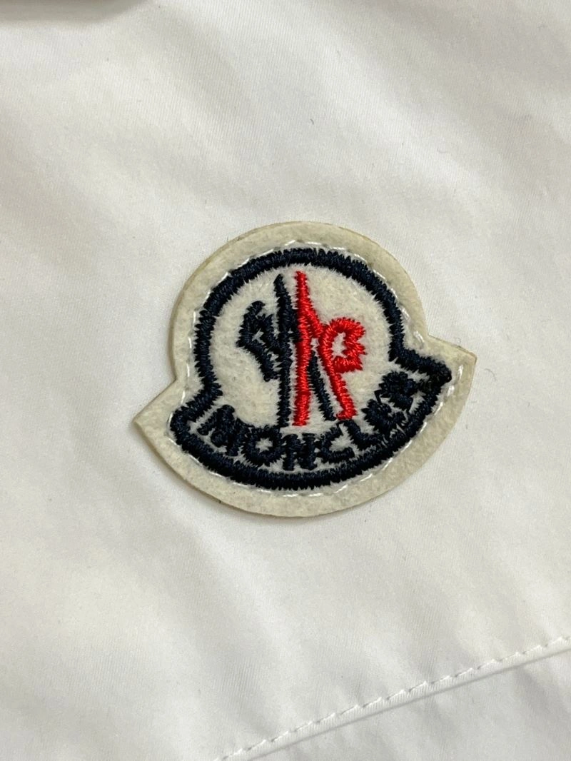 Moncler Outwear Stretchable 142489