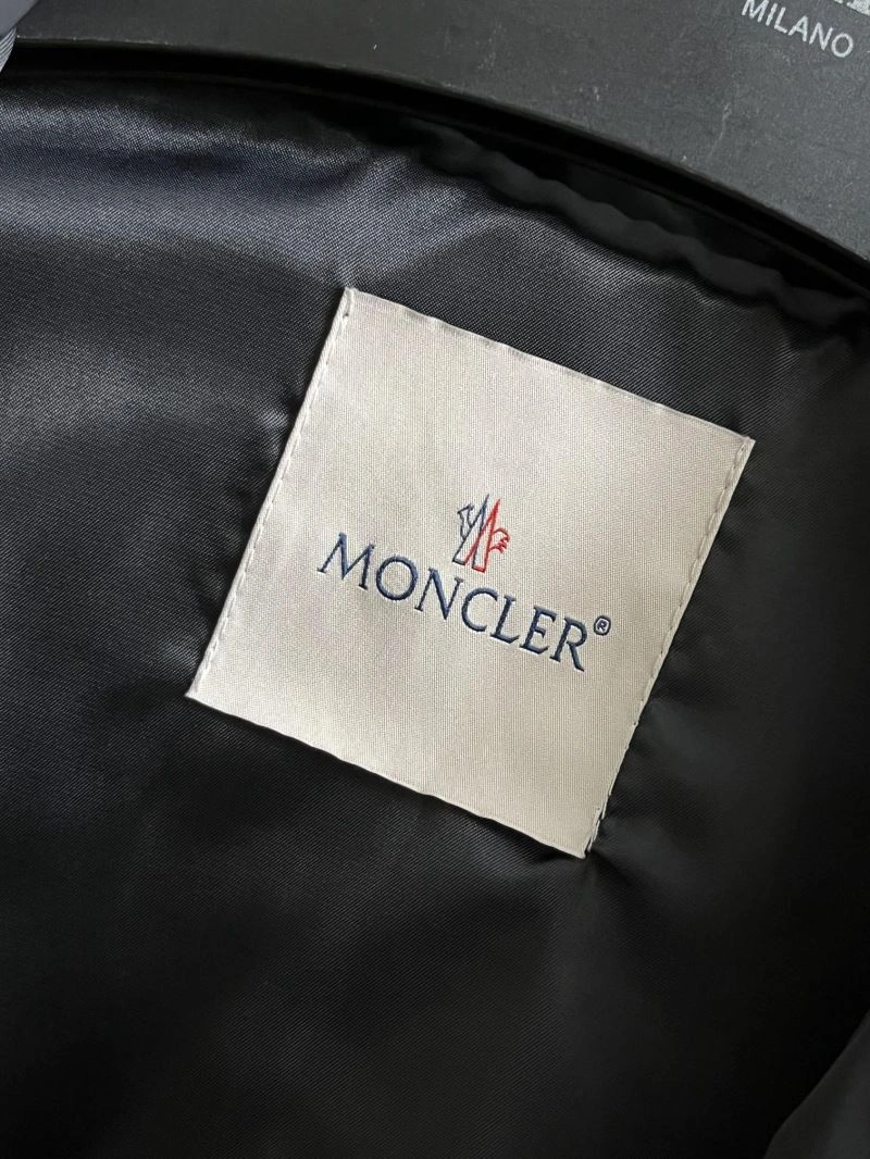 Moncler Outwear SportInspired 142485