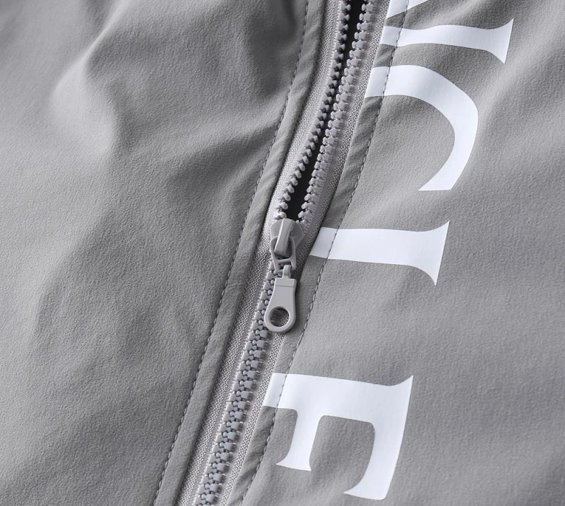 Lightweight Moncler Outwear 142477