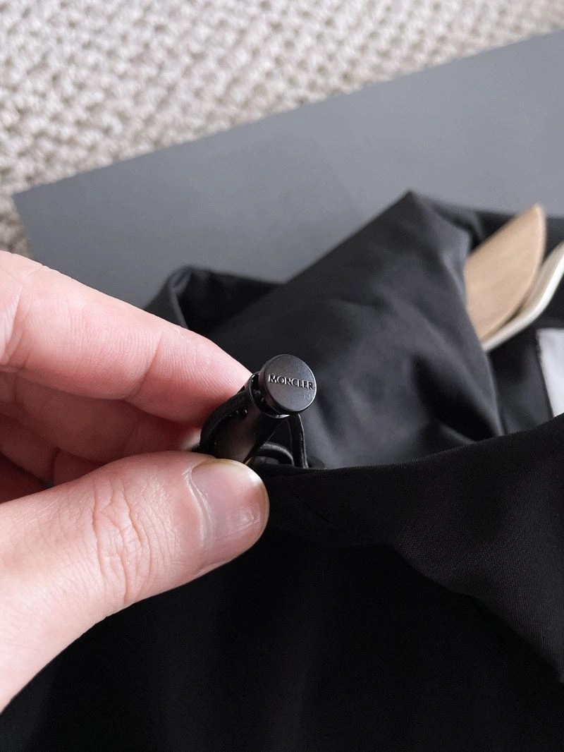 Moncler Outwear Minimalist 142455