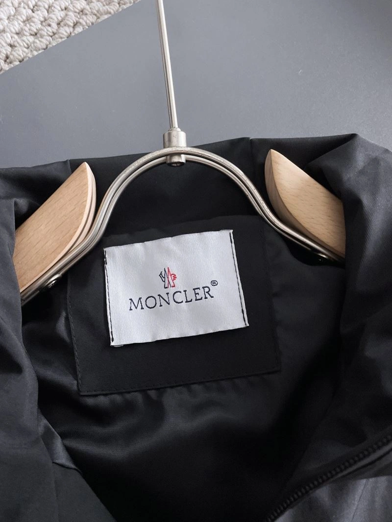 Moncler Outwear Minimalist 142455