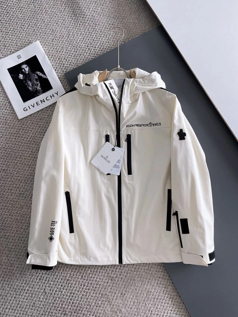 Trendsetting Moncler Outwear 142451