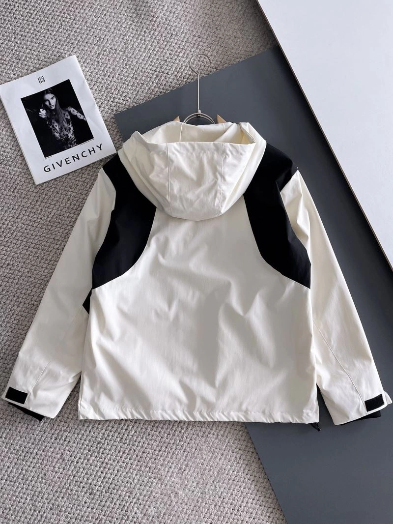 Trendsetting Moncler Outwear 142451