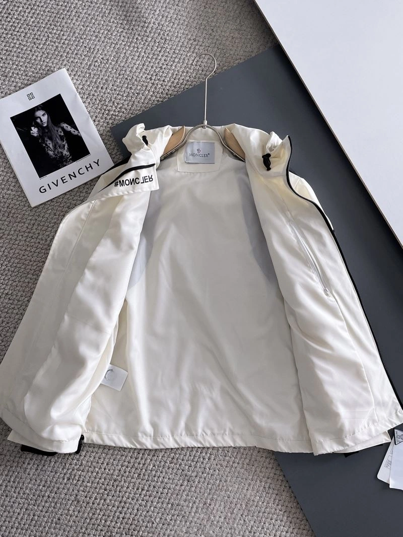 Trendsetting Moncler Outwear 142451