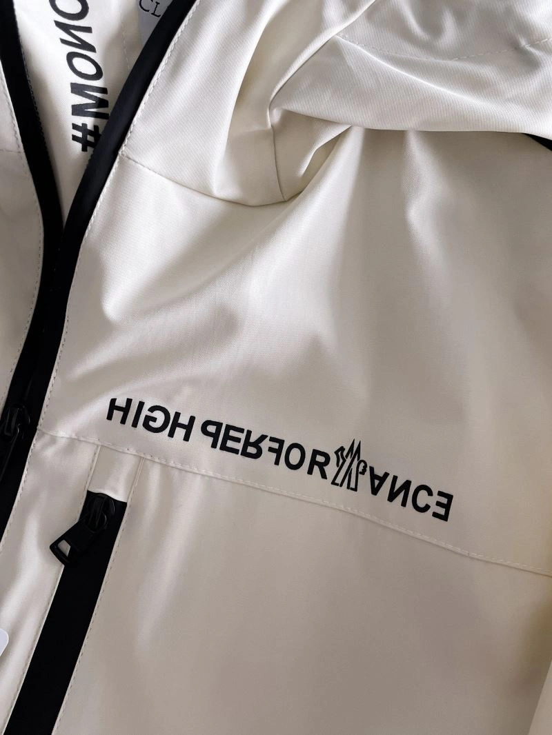 Trendsetting Moncler Outwear 142451