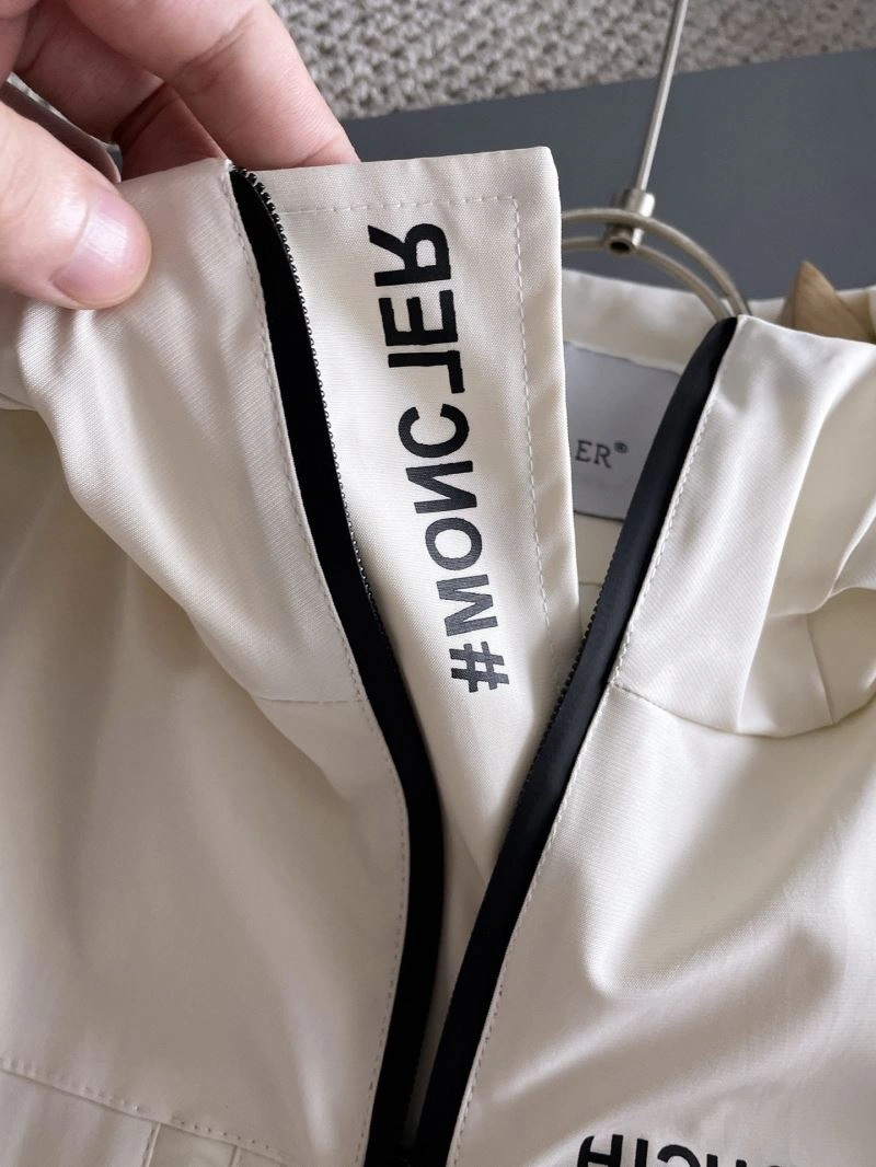 Trendsetting Moncler Outwear 142451