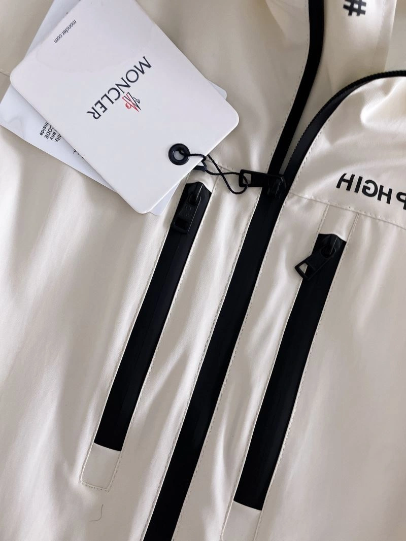 Trendsetting Moncler Outwear 142451