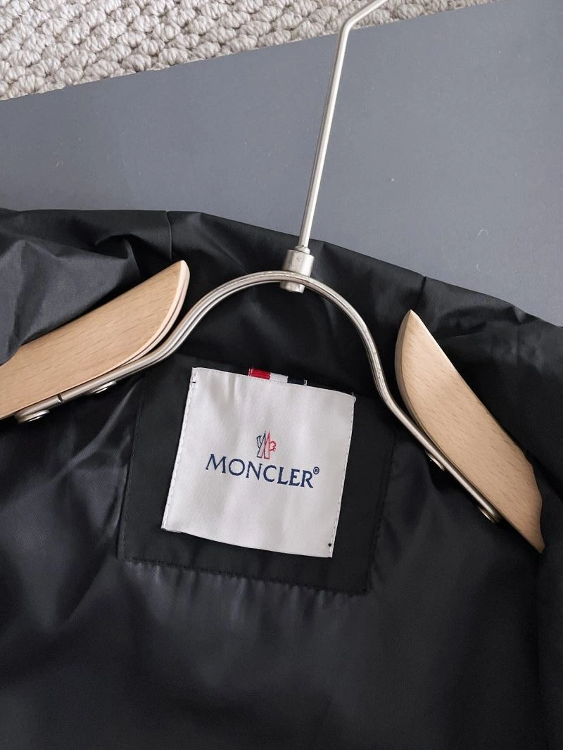 Moncler Outwear SportInspired 142452