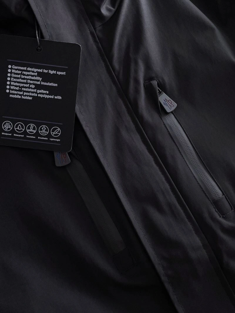 Seasonal Moncler Outwear 142457