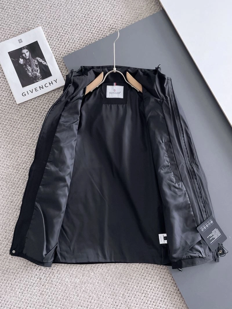 Seasonal Moncler Outwear 142457