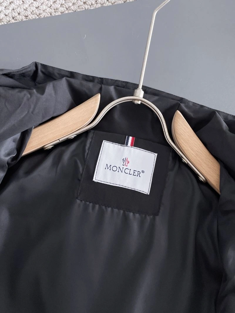 Seasonal Moncler Outwear 142457