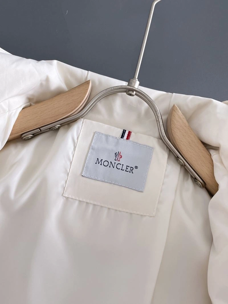Moncler Outwear BestValue 142454