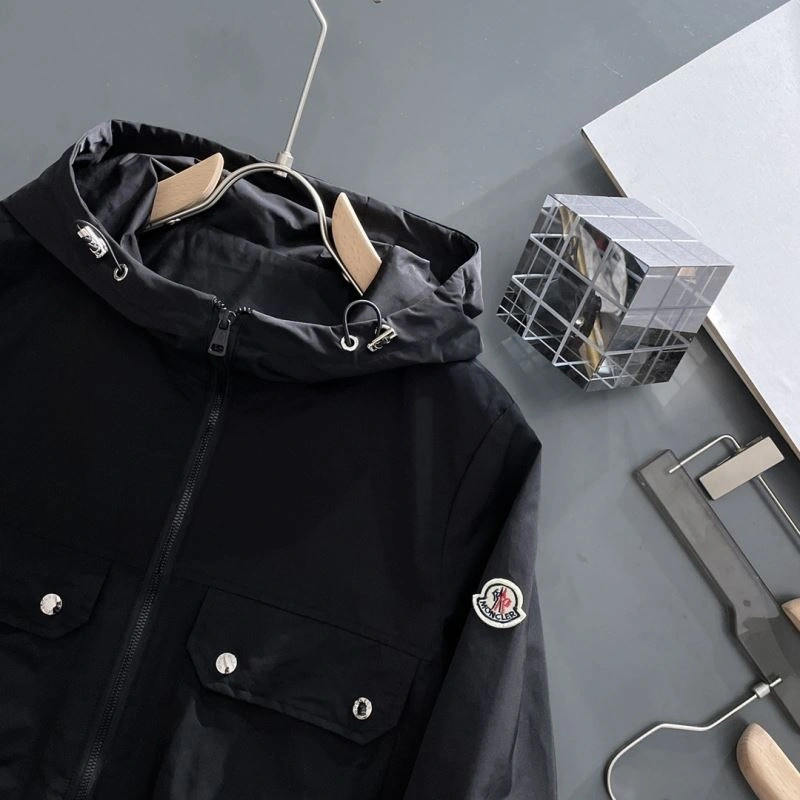 Compact Moncler Outwear 142441