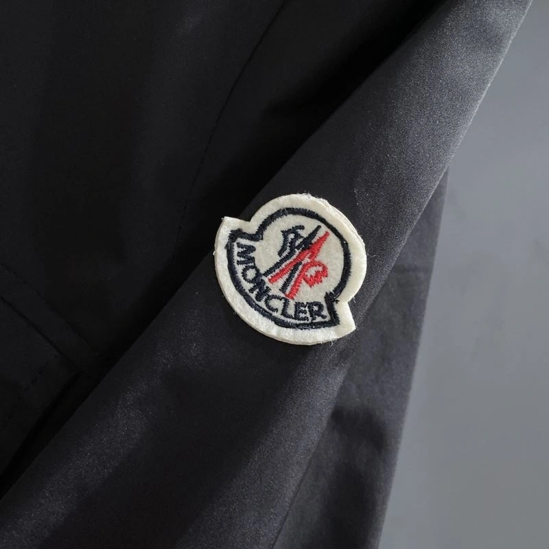 Compact Moncler Outwear 142441