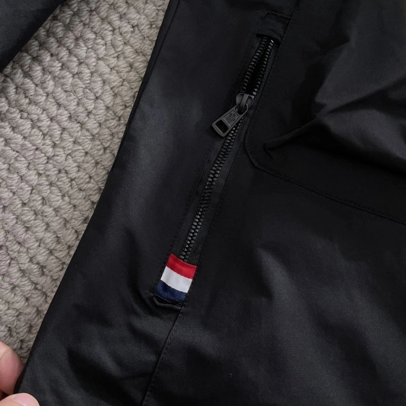 Compact Moncler Outwear 142441