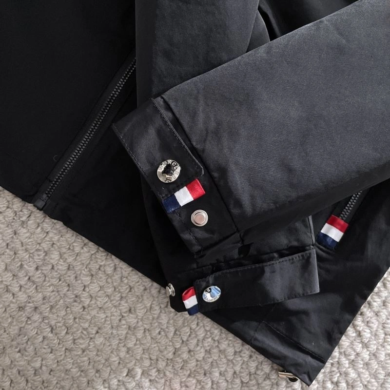 Compact Moncler Outwear 142441