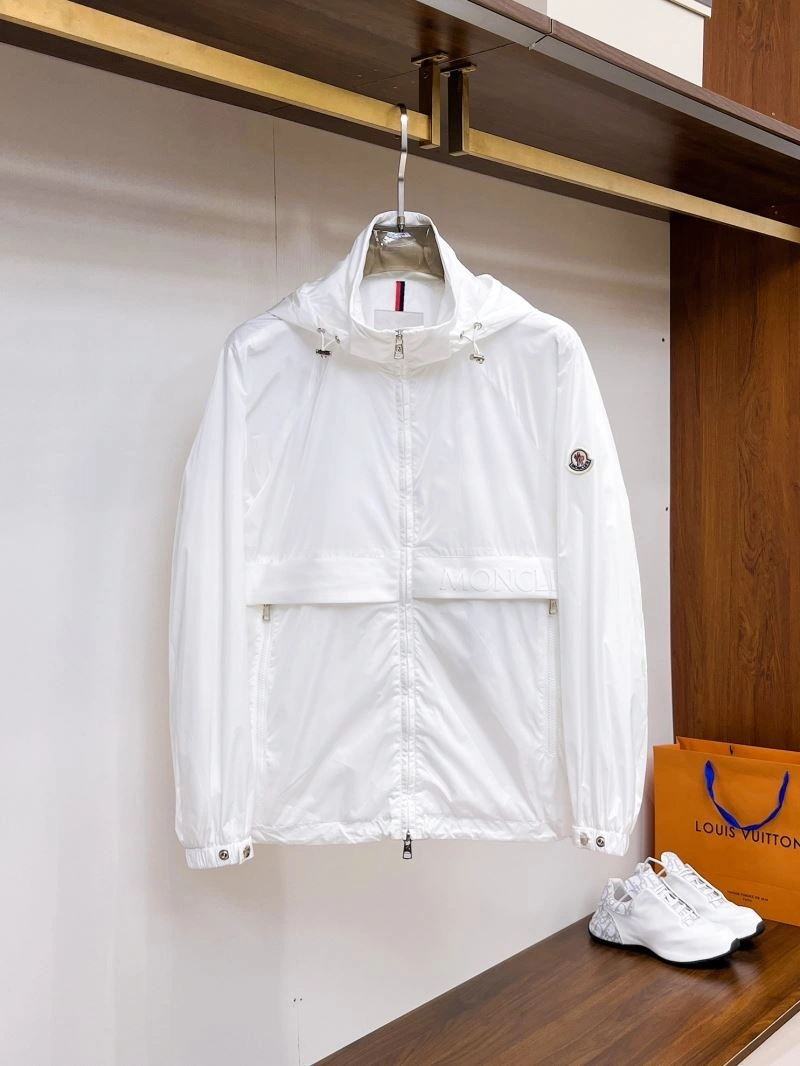 Seasonal Moncler Outwear 142440