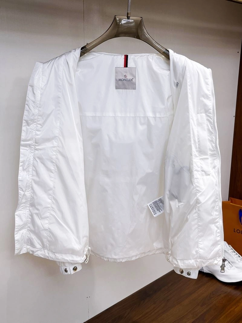 Seasonal Moncler Outwear 142440
