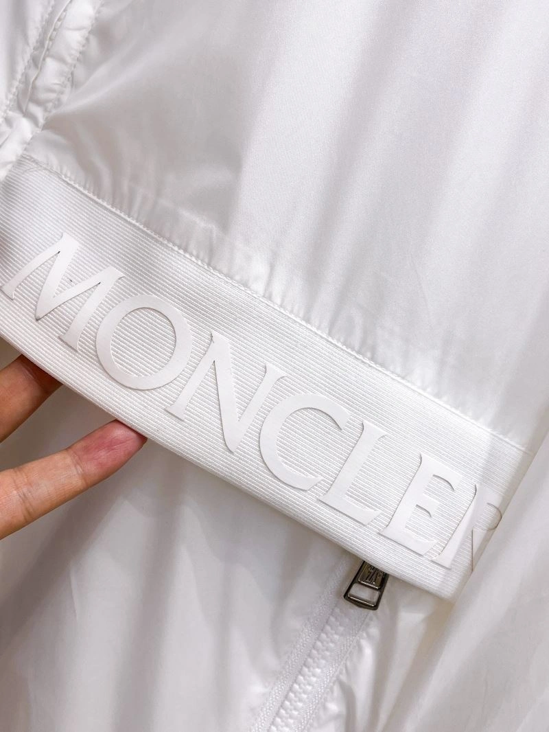 Seasonal Moncler Outwear 142440