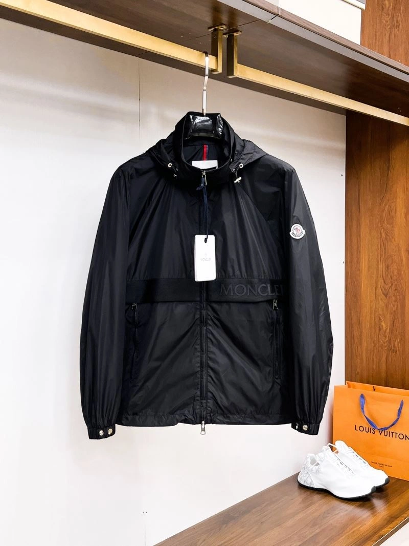 Moncler Outwear Bold 142450