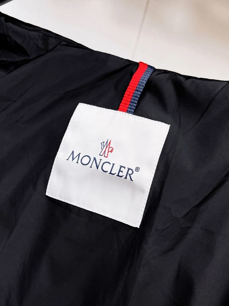 Moncler Outwear Bold 142450