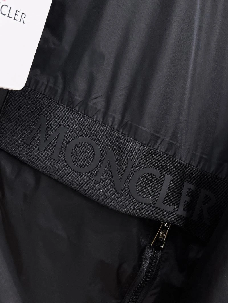 Moncler Outwear Bold 142450