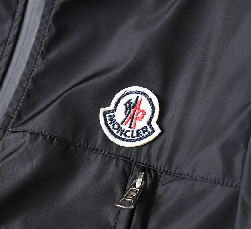 Moncler Outwear Snug 142436