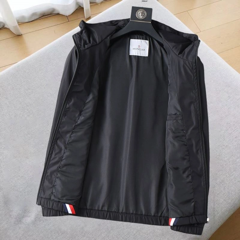 Moncler Outwear Snug 142436