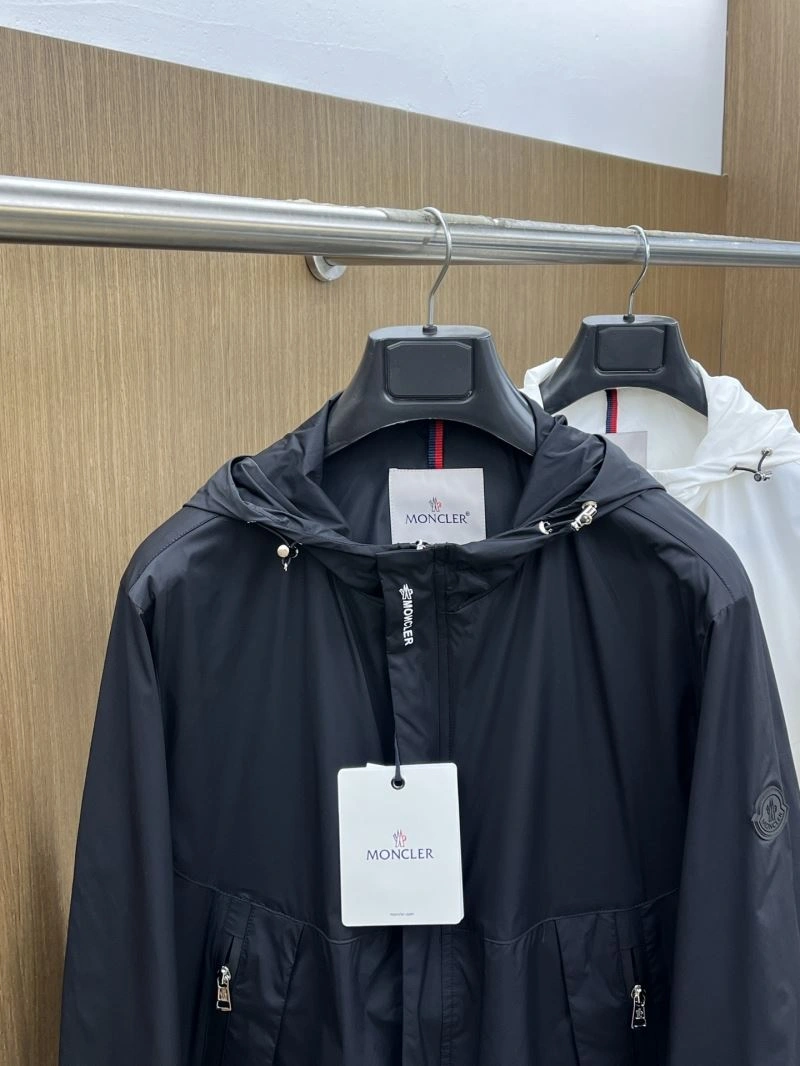 Comfortable Moncler Outwear 142433