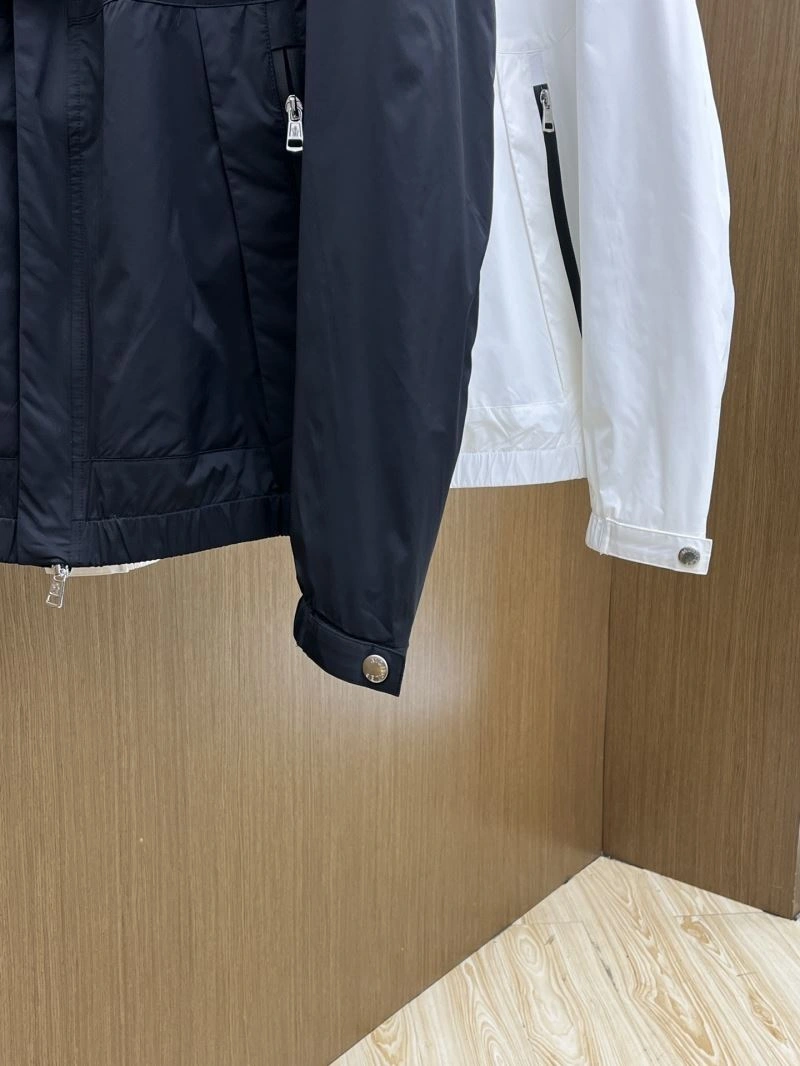 Comfortable Moncler Outwear 142433