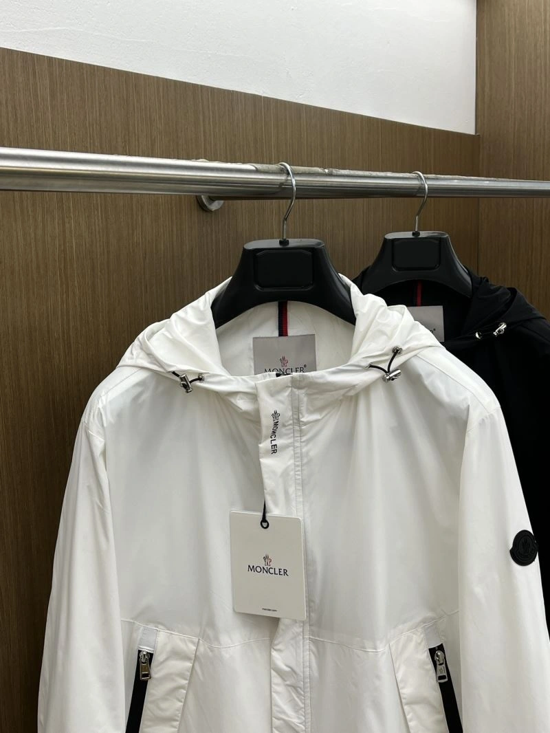 ZipUp Moncler Outwear 142429