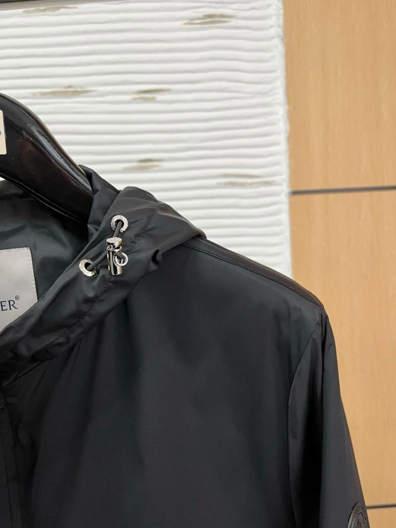 Moncler Outwear Sporty 142431