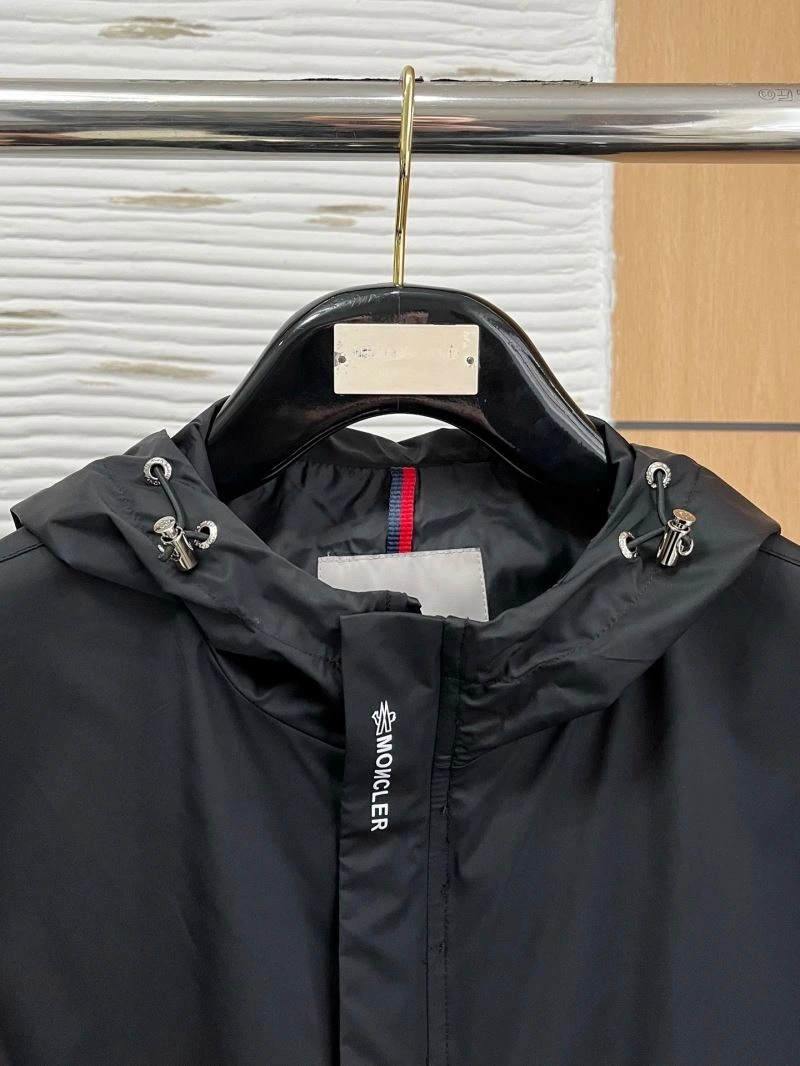 Moncler Outwear Sporty 142431
