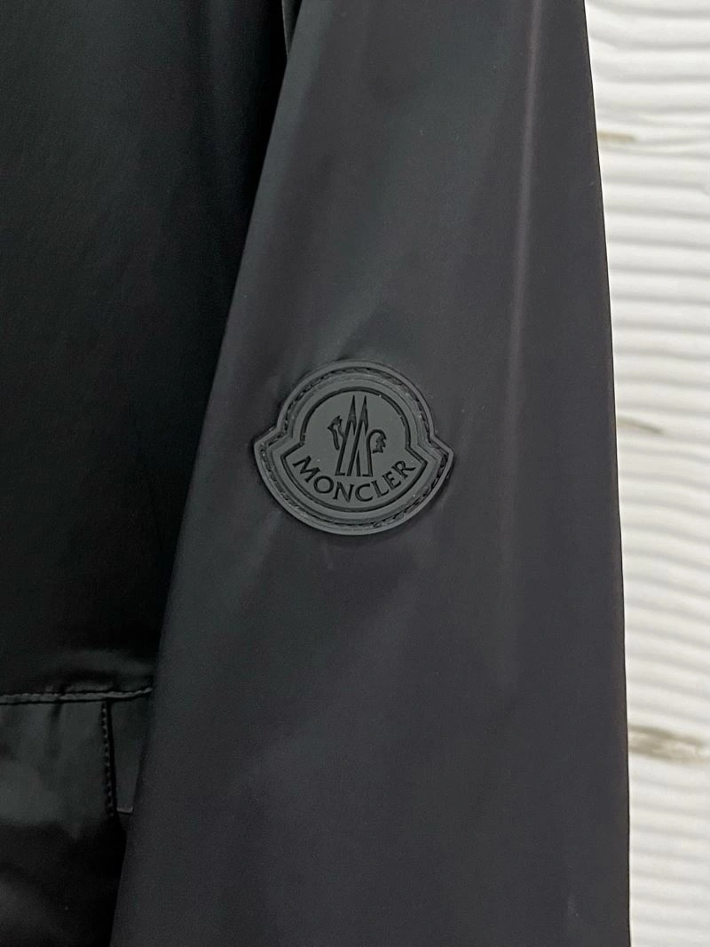 Moncler Outwear Sporty 142431