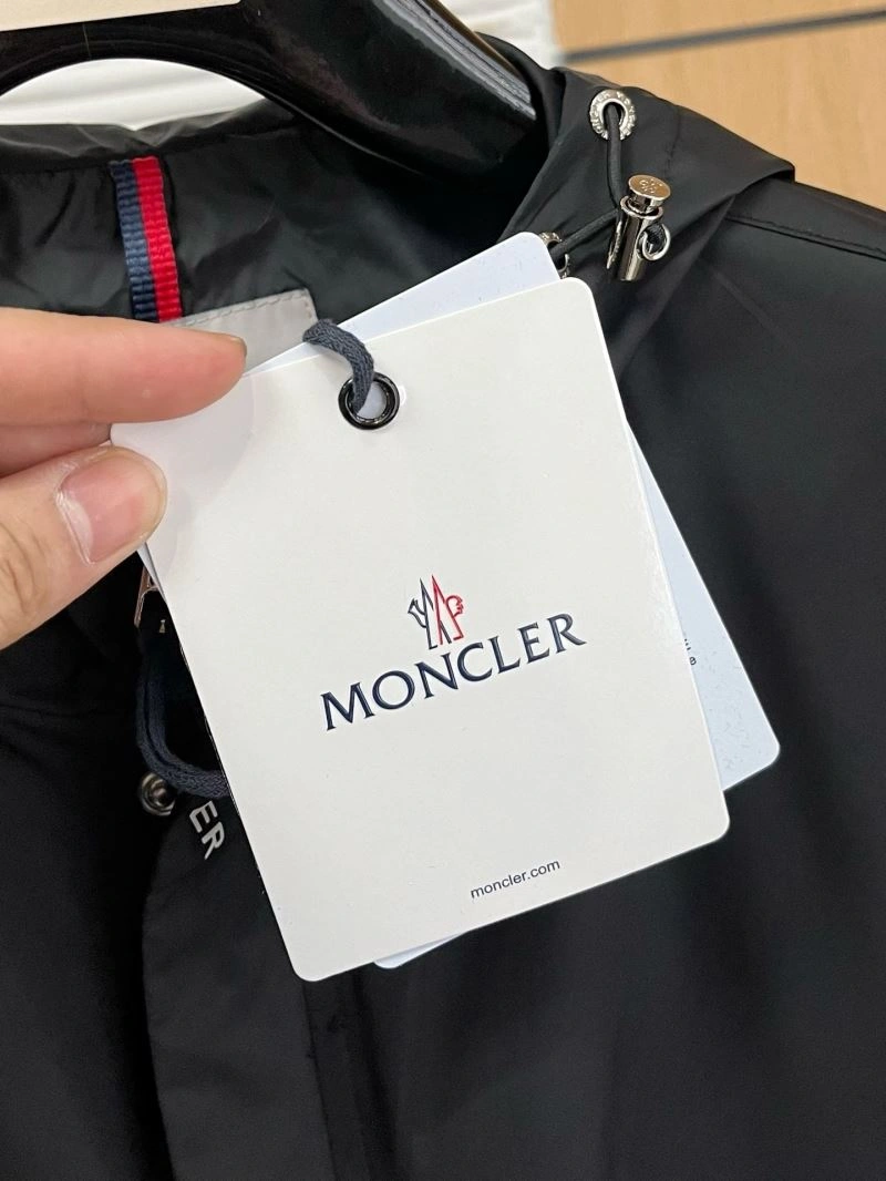 Moncler Outwear Sporty 142431