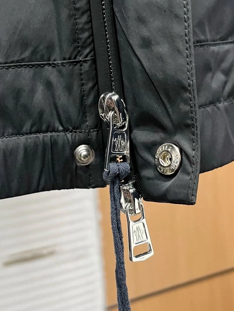 Moncler Outwear Sporty 142431