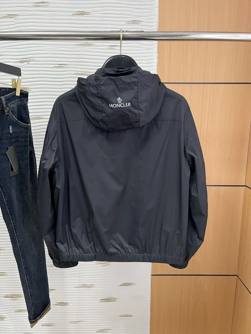 Moncler Outwear Sporty 142431