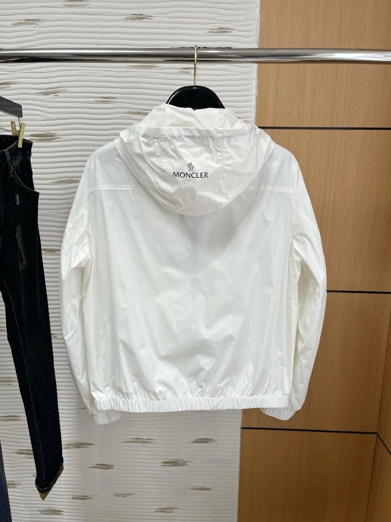 Trendy Moncler Outwear 142426