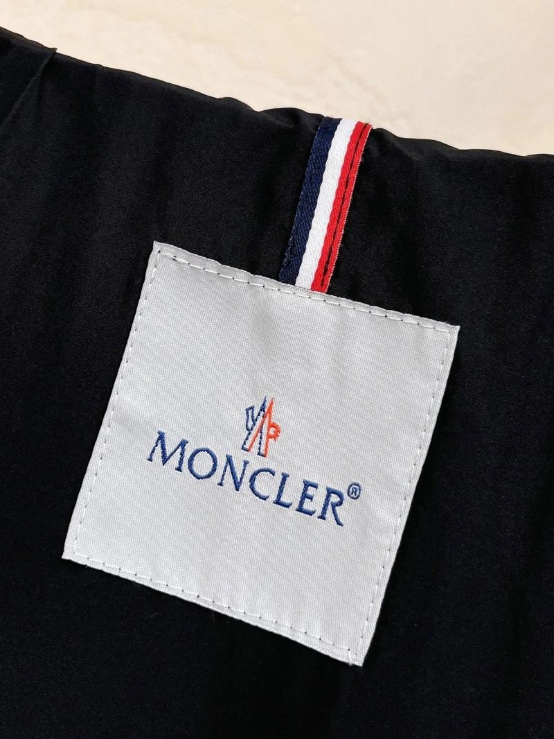 Moncler Outwear Trendsetting 142417