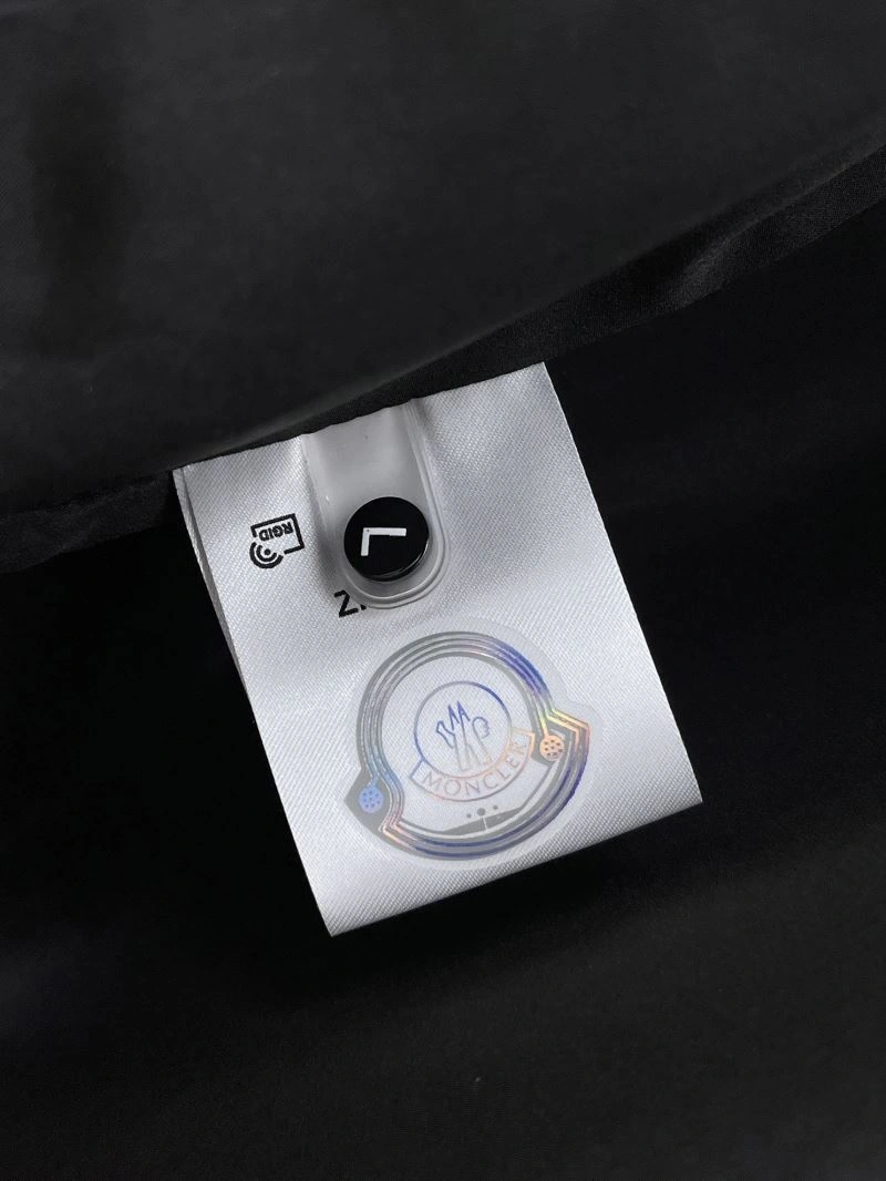 Moncler Outwear Trendsetting 142417