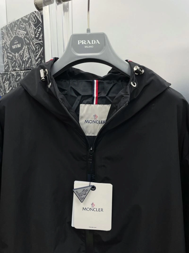 Durable Moncler Outwear 142432