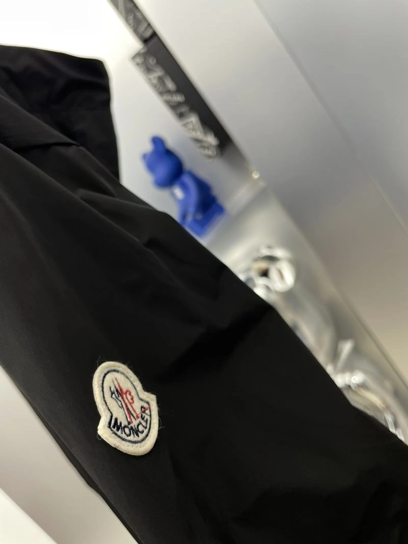 Durable Moncler Outwear 142432