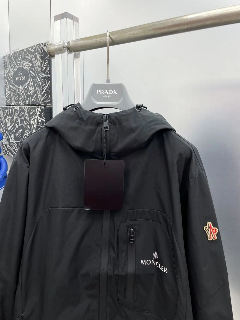 Compact Moncler Outwear 142411