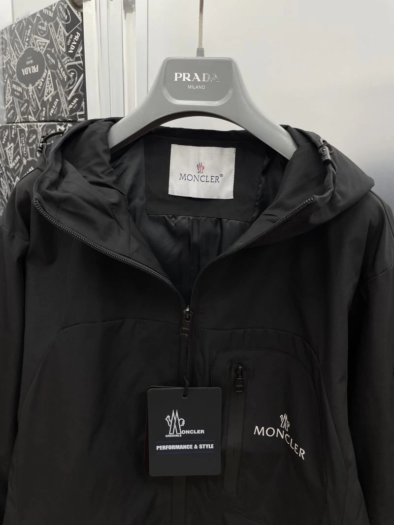 Compact Moncler Outwear 142411