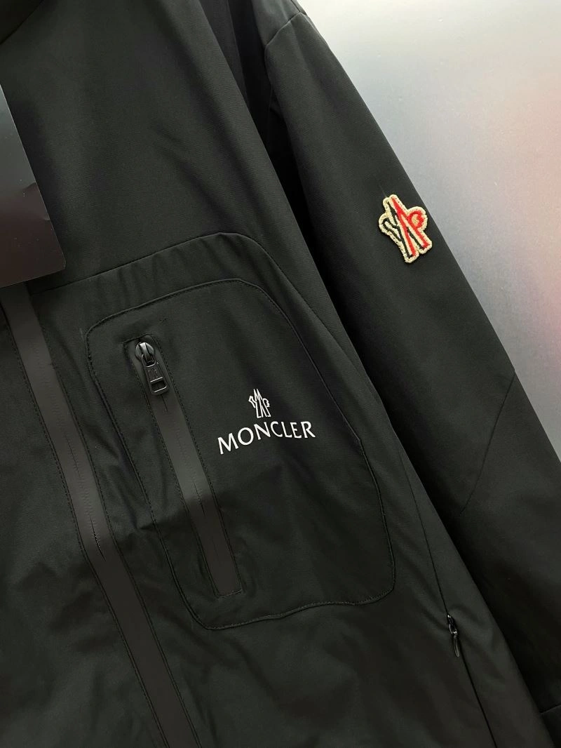 Compact Moncler Outwear 142411