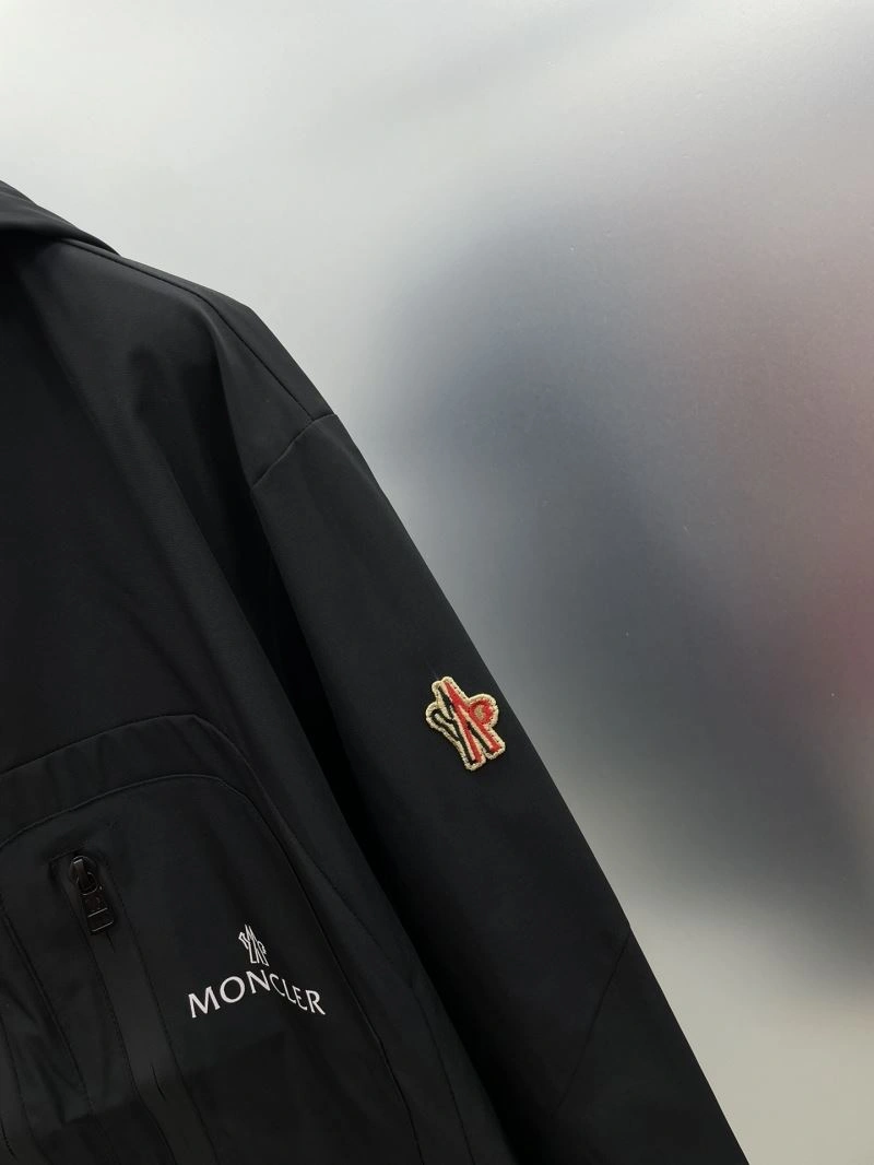 Compact Moncler Outwear 142411