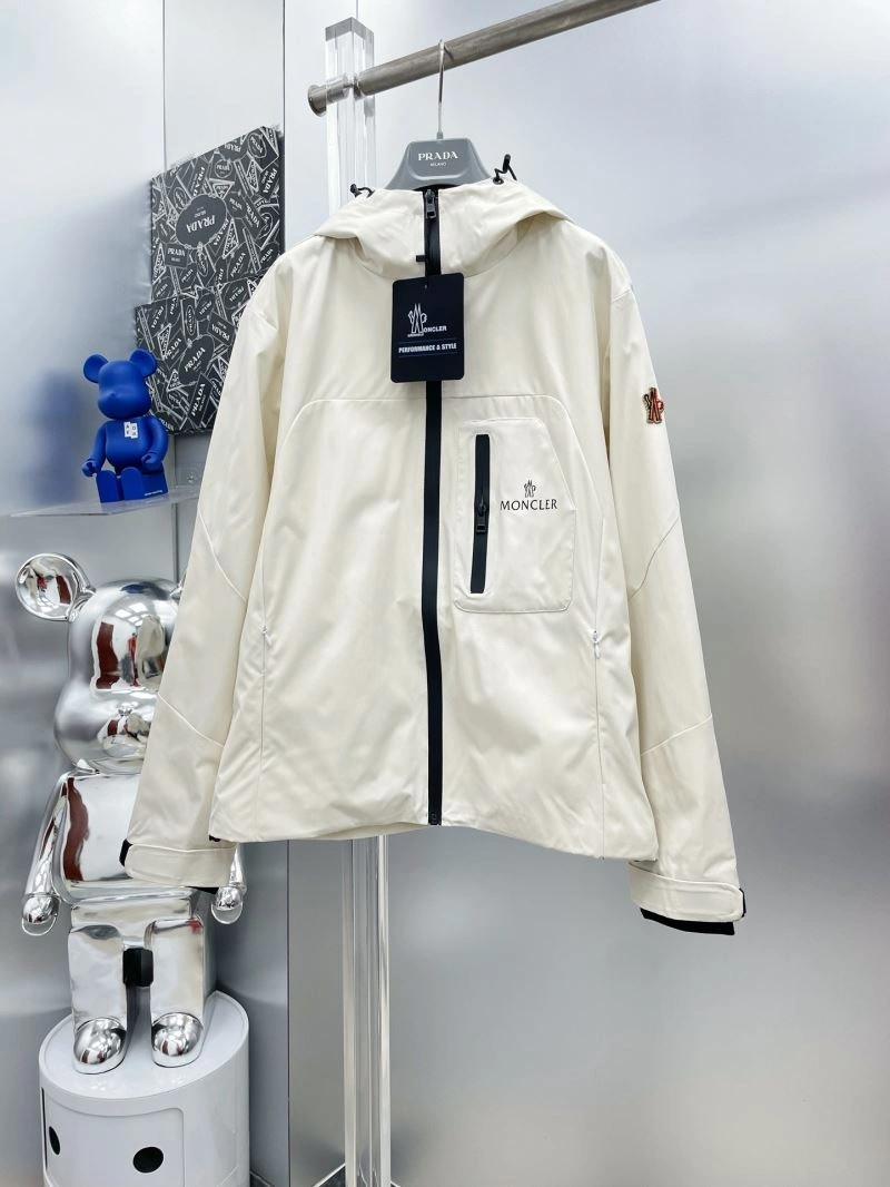 Moncler Outwear Youthful 142414