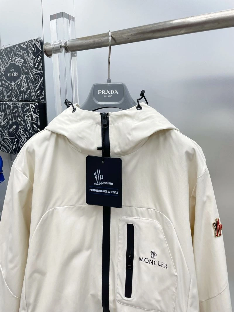 Moncler Outwear Youthful 142414